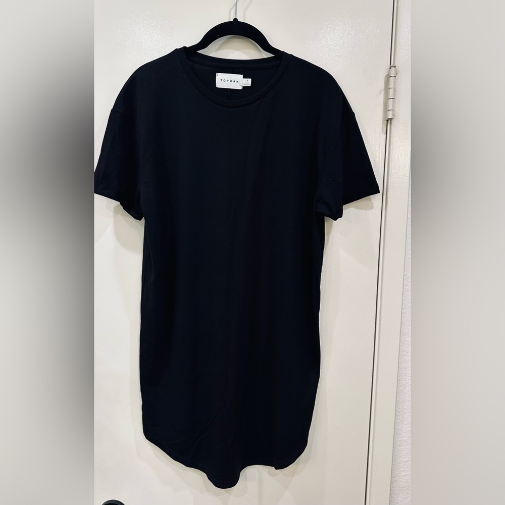 Topman Men’s Black Curved Hem Tee (Size SM)